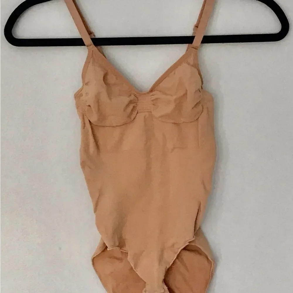 SKIMS Nude Sculpting V-Neck Bodysuit